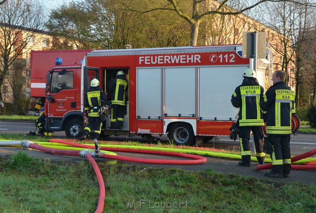 Feuer 3 Koeln Ostheim Rath Roesrathertstr P1209.JPG - Miklos Laubert